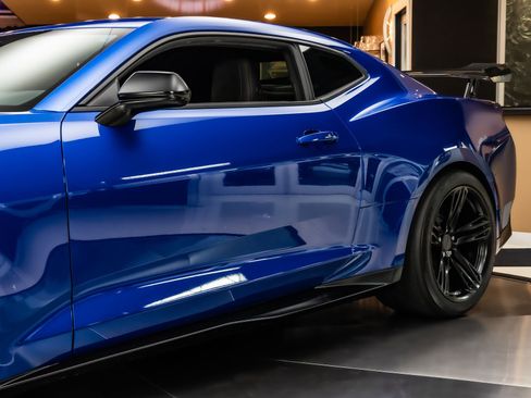 Used 2018 Chevrolet Camaro ZL1 image 30