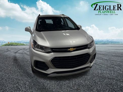Used 2020 Chevrolet Trax LT w/ LT Convenience Package image 16