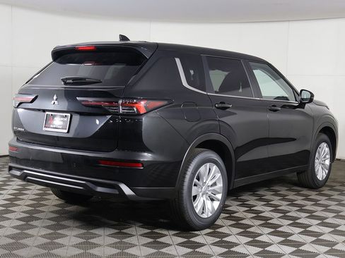 New 2026 Mitsubishi Outlander ES FWD image 9