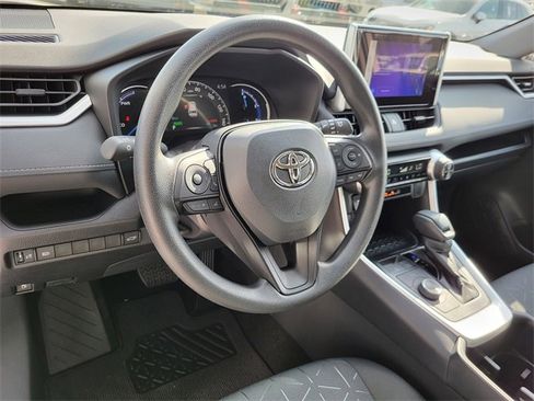 Used 2025 Toyota RAV4 XLE image 19