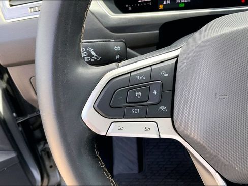 Used 2022 Volkswagen Tiguan SE FWD image 18