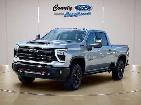 Used 2025 Chevrolet Silverado 2500 LTZ w/ LTZ Plus Package AWD/4WD image 2