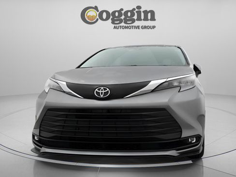 New 2026 Toyota Sienna XLE image 30
