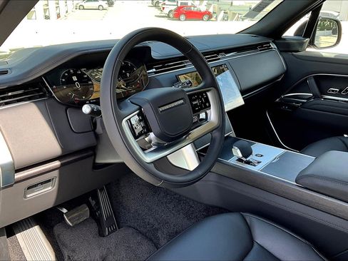 New 2025 Land Rover Range Rover SE image 5