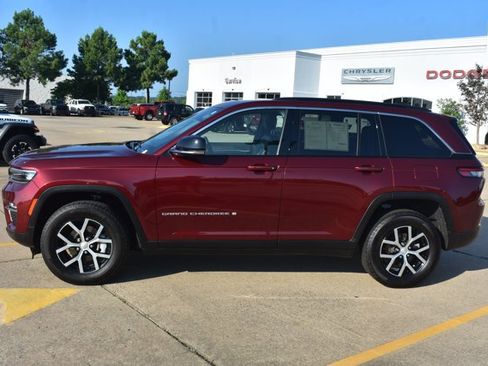 Used 2025 Jeep Grand Cherokee Limited RWD image 9