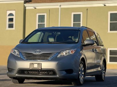 Used 2015 Toyota Sienna LE