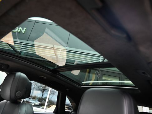 Used 2018 Porsche Macan Turbo image 34