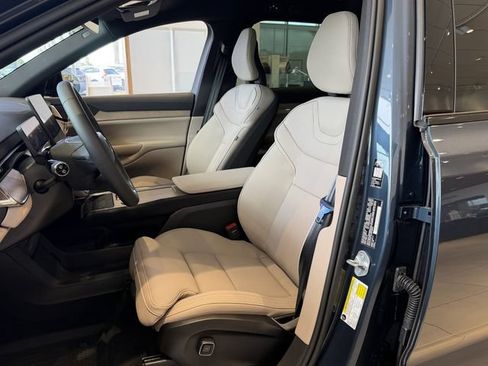 New 2026 Volvo EX90 Plus RWD image 12