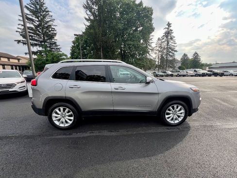 Used 2016 Jeep Cherokee Limited AWD/4WD image 6