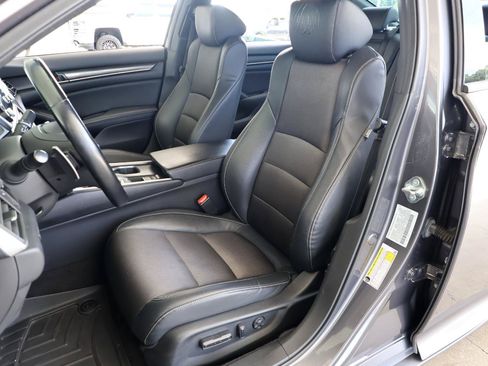 Used 2018 Honda Accord Sport image 14
