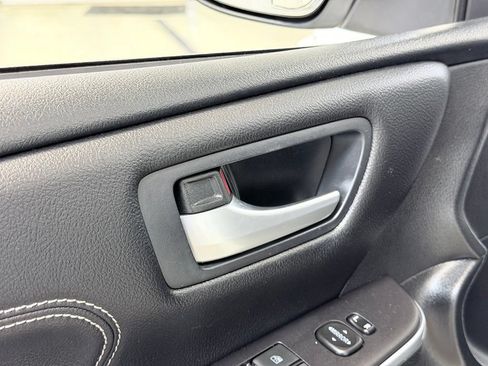 Used 2017 Toyota Camry XLE FWD image 9