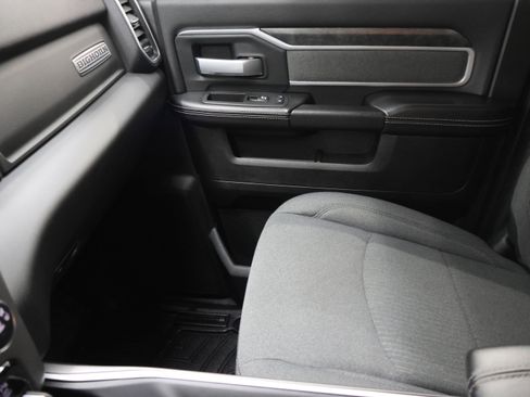 Used 2022 RAM 2500 Big Horn w/ Night Edition AWD/4WD image 13