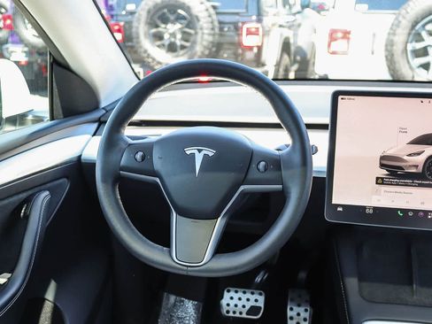 Used 2023 Tesla Model Y Performance AWD/4WD image 13