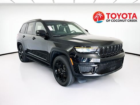 Used 2023 Jeep Grand Cherokee Altitude AWD/4WD image 1
