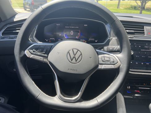 Used 2024 Volkswagen Tiguan SE FWD image 16