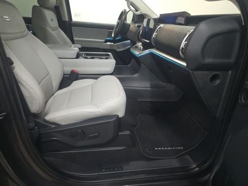 Certified 2025 Ford Expedition Platinum w/ Driver's Package AWD/4WD image 3