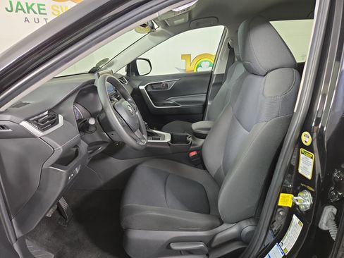 Used 2022 Toyota RAV4 LE AWD/4WD image 12