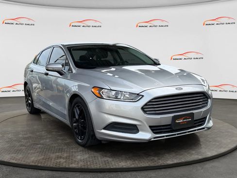 Used 2016 Ford Fusion SE FWD image 5