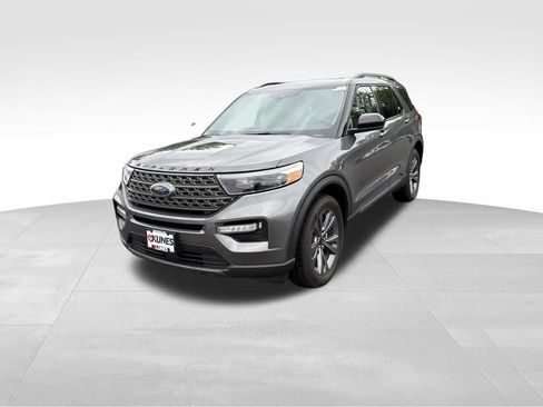 Used 2023 Ford Explorer XLT w/ Equipment Group 202A AWD/4WD image 5
