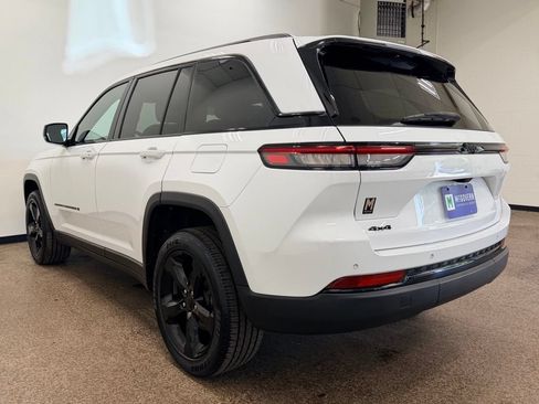 Used 2023 Jeep Grand Cherokee Altitude AWD/4WD image 3