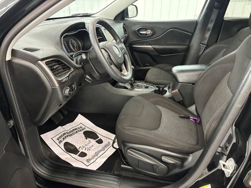 Used 2019 Jeep Cherokee Latitude w/ Popular Appearance Group FWD image 37