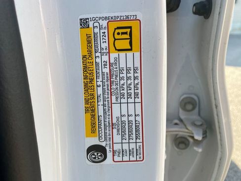 Used 2023 Chevrolet Silverado 1500 Custom image 31