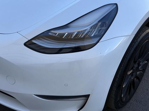 Used 2021 Tesla Model Y Long Range AWD/4WD image 34