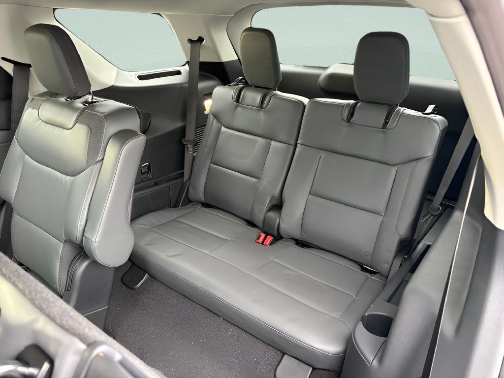 Used 2026 Ford Explorer Active w/ Active Comfort Package AWD/4WD image 7