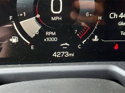 Used 2025 GMC Acadia Elevation image 28