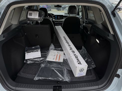 New 2025 Volkswagen Taos SE image 11