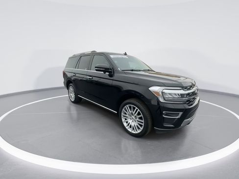 Used 2023 Ford Expedition Limited image 2