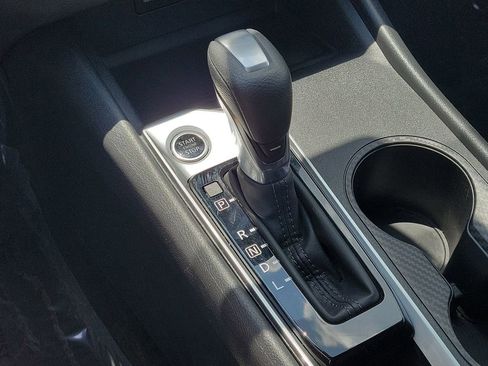 Used 2025 Nissan Altima 2.5 SV FWD image 25