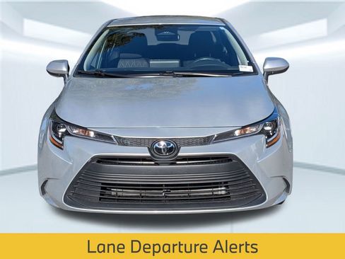 Used 2025 Toyota Corolla LE image 10