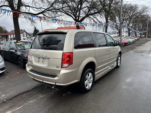 Used 2013 Dodge Grand Caravan SE image 5