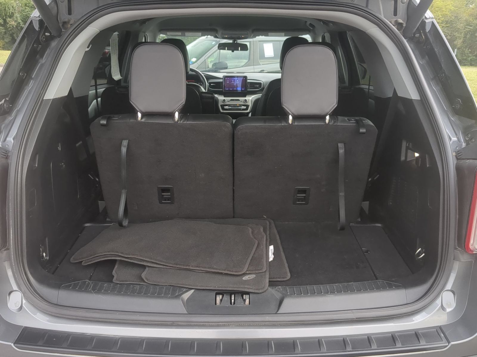 Used 2022 Ford Explorer XLT w/ Equipment Group 202A RWD image 34