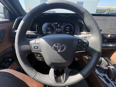 Used 2025 Toyota Crown Signia AWD/4WD image 19