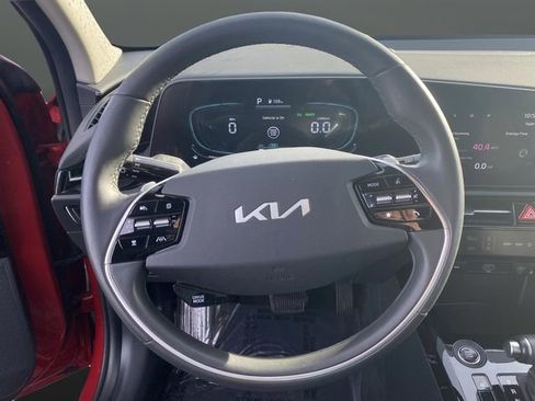 Certified 2023 Kia Niro EX image 17