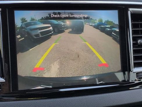 Certified 2024 Chrysler Pacifica Touring-L FWD image 21