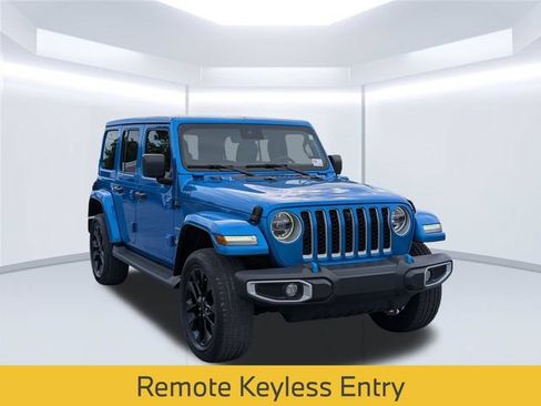 Used 2022 Jeep Wrangler Unlimited Sahara w/ Safety Group AWD/4WD image 9