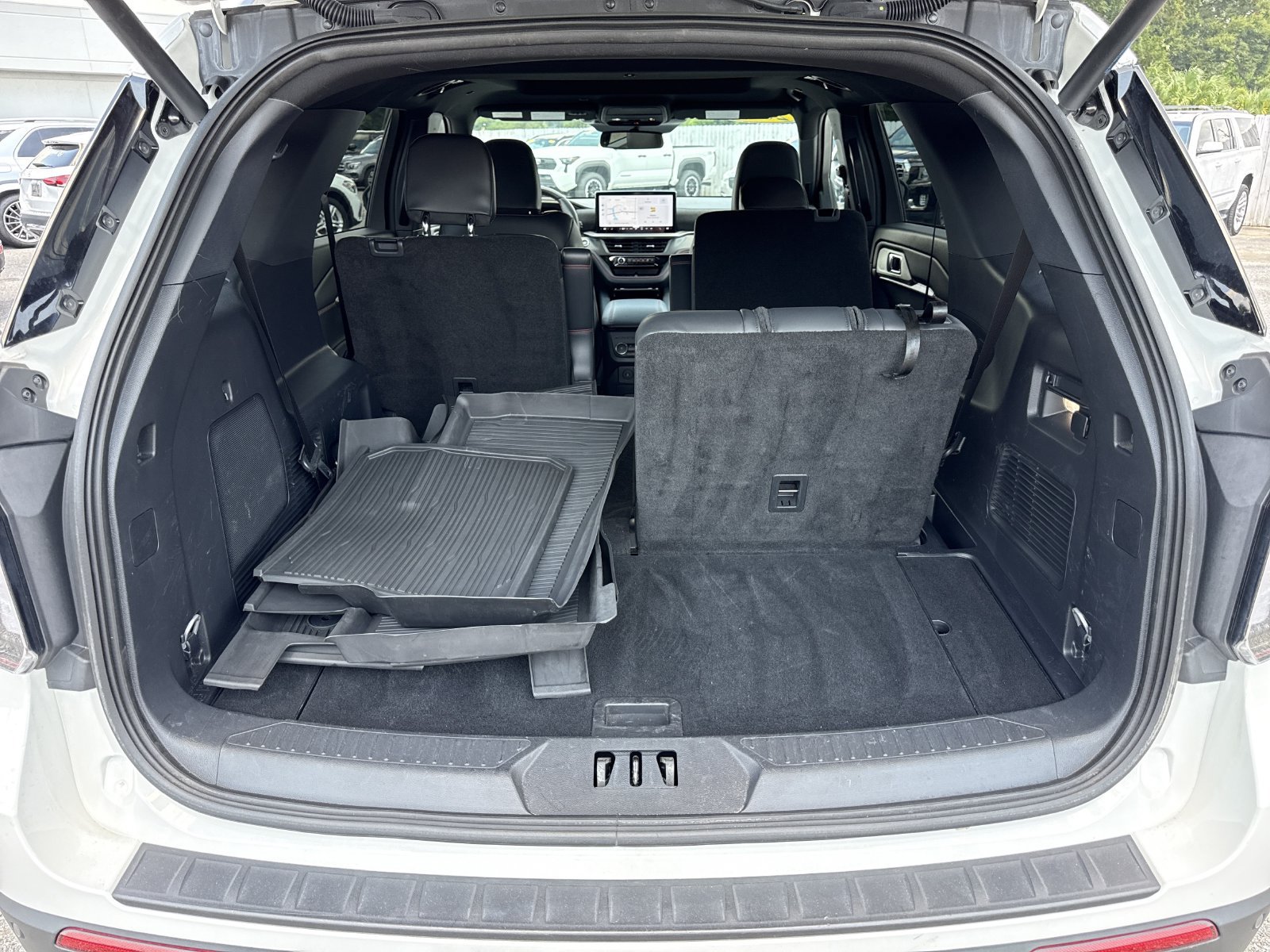 Used 2025 Ford Explorer ST-Line w/ Premium Package AWD/4WD image 37