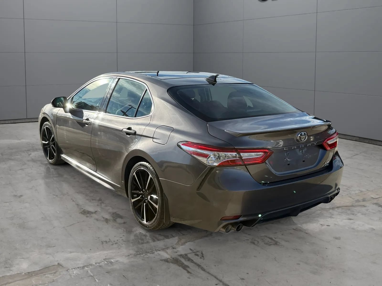 Used 2020 Toyota Camry XSE AWD/4WD image 8