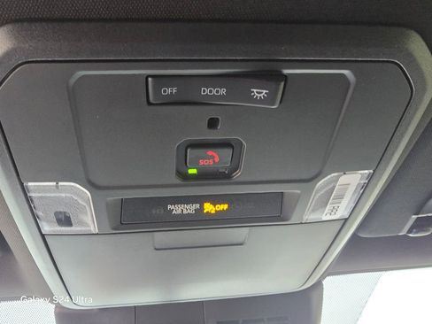 Used 2025 Toyota Tacoma SR image 31