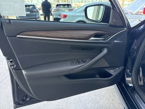 Used 2023 BMW 530e w/ Executive Package image 8