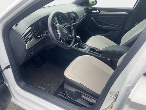 Used 2020 Volkswagen Jetta R-Line FWD image 9