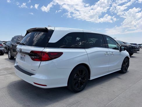 Used 2023 Honda Odyssey Sport image 2