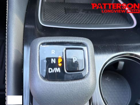 Used 2025 Nissan Rogue Platinum w/ Platinum Premium Package FWD image 16
