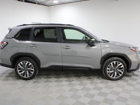 Used 2025 Subaru Forester Touring AWD/4WD image 26