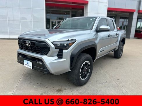 Certified 2025 Toyota Tacoma TRD Off-Road AWD/4WD image 2