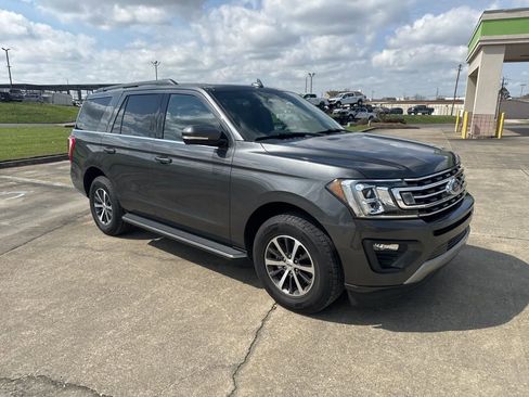Used 2018 Ford Expedition XLT w/ Equipment Group 202A image 12