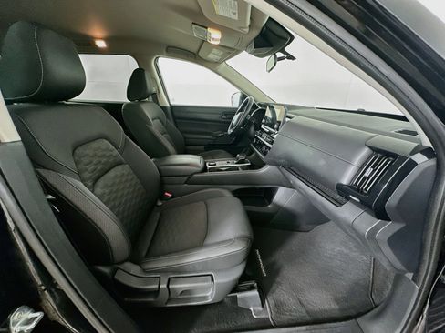 Used 2025 Nissan Pathfinder SV AWD/4WD image 32